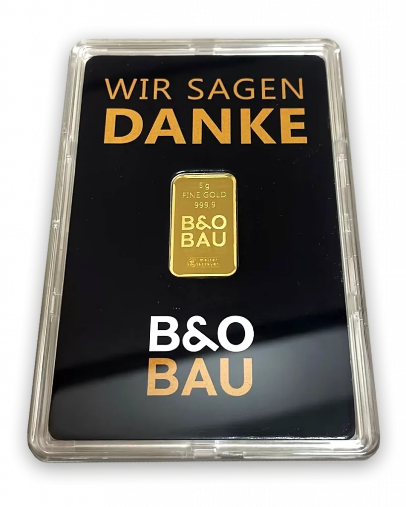 Individualisierter Goldarren in einer Klarsichtschatulle: B&O Bau – Wir sagen Danke.